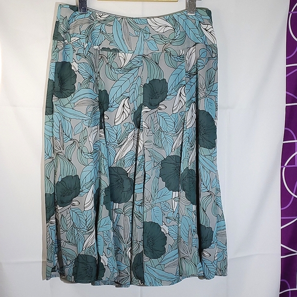 Reitmans Dresses & Skirts - Reitmans Fit and Flare Blue/Teal Floral Midi Skirt - Size 5